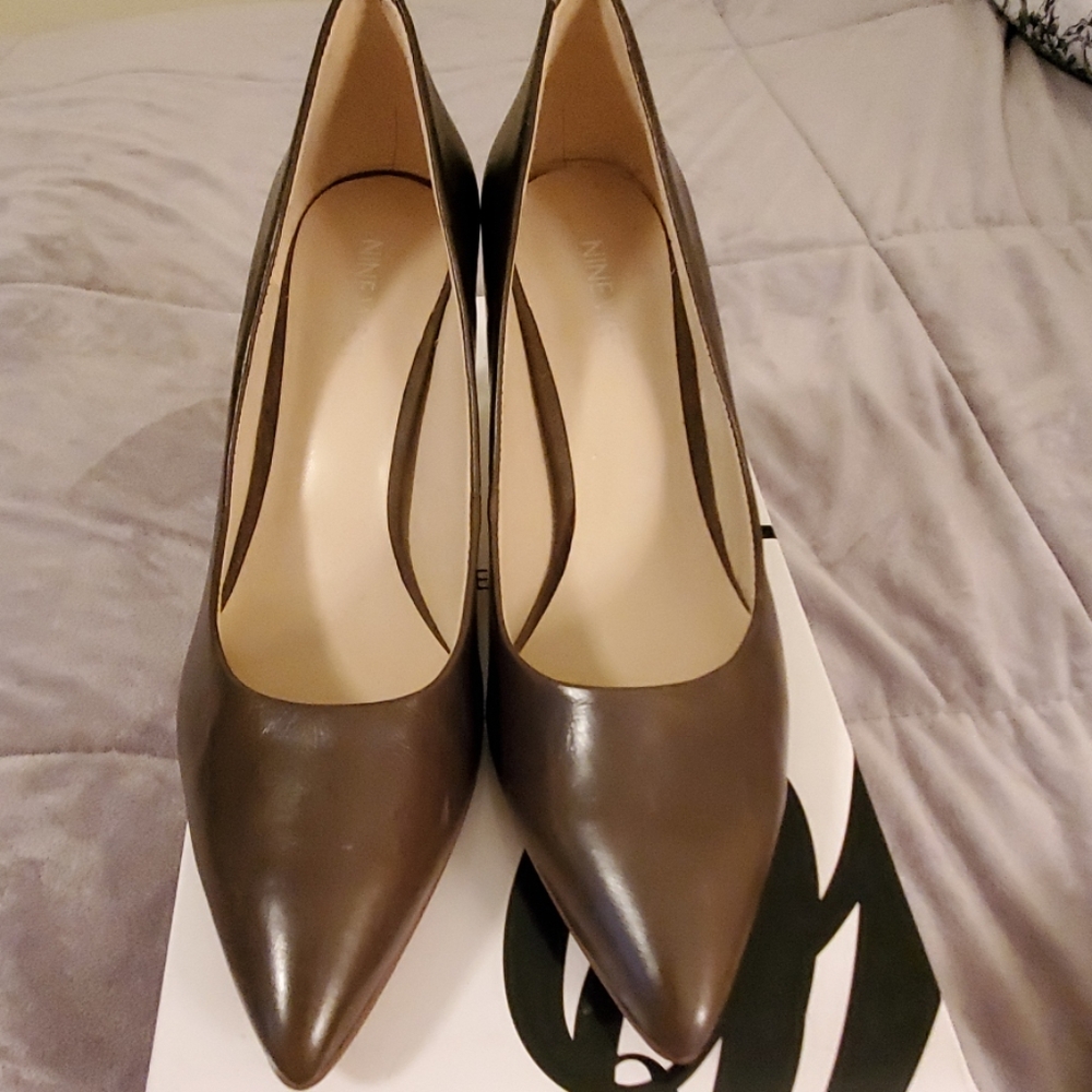 Nine West classic pump